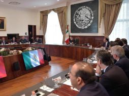 La reunión entre el Presidente y los funcionarios se llevó a cabo en la Residencia Oficial de Los Pinos. TWITTER / @PresidenciaMX