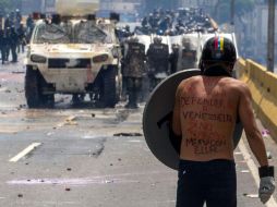Las manifestaciones en Venezuela, a favor y en contra de Maduro, también han dejado cientos de heridos y casi dos mil detenidos. EFE / C. Hernández