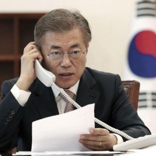 Moon y Xi acuerdan reforzar la cooperación sobre Corea del Norte
