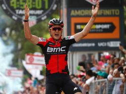 Dillier celebra la victoria obtenida en el trayecto de este jueves. AFP / L. Benies