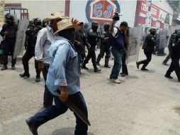 La toma del control de San Miguel Totolapan se produjo a las 14:00 horas tras el enfrentamiento con habitantes. EFE / F. Meza