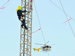 Representación. Trabajadores de la Comisión hicieron un simulacro de respuesta en caso de huracán. ESPECIAL /