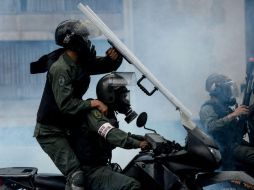 El parlamentario también señaló que toda la violencia en el país se llama Nicolás Maduro. AFP / F. Parra