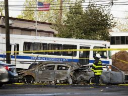 La avioneta cayó en un área residencial y comercial poco antes de llegar al aeropuerto de Teterboro. EFE / J. Lane