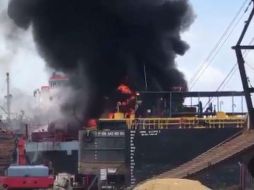 El hecho se presentó casi simultáneamente cuando se realizaban labores de pintura en dos embarcaciones. TWITTER / @wilis_rd