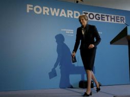 La campaña electoral empezó con sondeos dando más de 20 puntos de ventaja a May, que se han ido reduciendo. EFE / N. Roddis