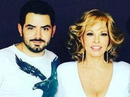 En la imagen original aparecen José Eduardo Derbez, Raquel Welch y Eugenio Derbez. INSTAGRAM / victoriaruffo