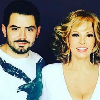 Victoria Ruffo recorta a Derbez de foto y la critican