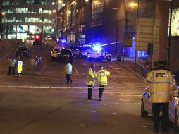La policía de Manchester pidió al público que no se acerque a la zona cercana al estadio Manchester Arena. AP / P. Byrne