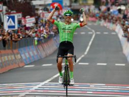 Rolland gestionó la etapa con gran lucidez, salió con agresividad y cruzó primero el Paso de Aprica y el Paso del Tonale. AFP / L. Benies