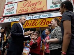 Fotografía a Underwood en el metro de la ciudad, abordo de su limusina e incluso mientras le boleaban sus zapatos. FACEBOOK / House of Cards