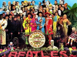 En la icónica portada, The Beatles aparecían vestidos con guerreras de llamativos colores y rodeados de un sin fin de personajes. ESPECIAL /
