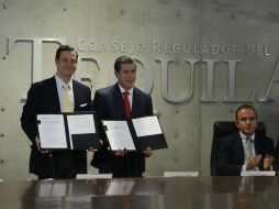 Imagen de la firma de convenio entre CRT y ProMéxico. TWITTER / @ProMexico