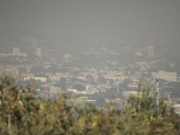 El contaminante se produce ante los altos niveles de radiación solar y otros compuestos que emiten los vehículos. EL INFORMADOR / ARCHIVO