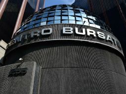 En la apertura, en la BMV se opera un volumen de 501 mil títulos por un importe económico de 22 mil 329 millones de pesos. AFP / ARCHIVO