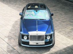 Cuenta con motor V12 de 6.8 litros con 453 caballos de potencia. ESPECIAL /