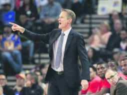 Kerr no ha estado en la banca de los Warriors debido a molestias tras una operación de la espalda que se realizó en 2015. AFP /