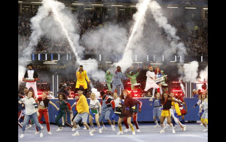 El espectáculo, emitido en 200 países y para el que se espera una audiencia de 200 millones de personas, duró seis minutos. AP / F. Augstein