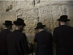 El Muro de las Lamentaciones es el lugar más sagrado de los judíos, donde estos pueden orar. EFE / ARCHIVO