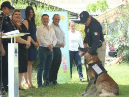 Tres policías del propio escuadrón canino fueron beneficiados con la adopción de los canes. ESPECIAL / Zapopan