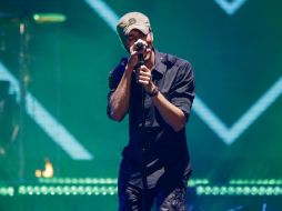 Enrique Iglesias comentó que al estar sobre el escenario siente como si subiera a una gigante nave espacial. EFE / K. Krzaczynski