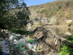La acumulación de basura en ríos y arroyos obstruye el cauce del agua, lo que conlleva a desbordamientos e inundaciones. EL INFORMADOR / ARCHIVO