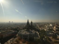 En las ciudades se gasta más energía para enfriamiento, por eso suben las emisiones de contaminantes y los riesgos para la salud. EL INFORMADOR / ARCHIVO
