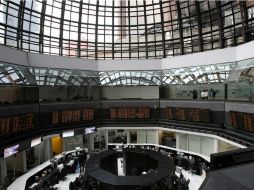 En la sesión se negociaron 259.7 millones de títulos en los mercados global y local. EFE / A. Cruz