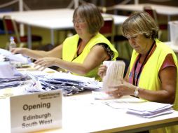 Se esperan que los primeros resultados surjan a partir de las 23:00 horas tiempo local. AP / J. Barlow