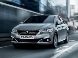 La actualización le sirve al sedán para lucir más fresco en la competida categoría. ESPECIAL / peugeot.com.mx