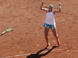 La joven jugadora ganó sobre la tierra batida de París el primer torneo de su carrera. AP / C. Ena