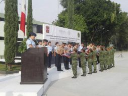 El uniforme consta de pantalón, camisa, cinturón, zapatos y cuartelera. ESPECIAL / ARCHIVO