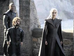 En una de las nuevas fotografías se puede ver a Emilia Clarke en su personaje de 'Daenerys'. TWITTER / @EW