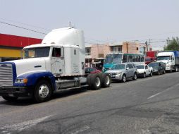 El cierre provoca grandes filas en la zona. En la imagen Avenida Colon y Urdaneta. EL INFORMADOR / E. Mondragón