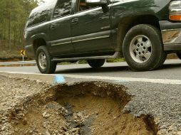 Baches, bultos y grietas son comunes. EL INFORMADOR / ARCHIVO
