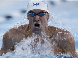 Sigue siendo una incertidumbre si el ganador de 23 oros olímpicos de hecho competirá contra un tiburón. AP / ARCHIVO