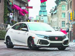 El comprador del Civic Type R de Honda desembolsó  200 mil dólares  que serán destinados a niños con cáncer. ESPECIAL / Honda
