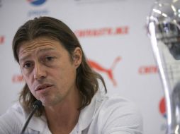 El entrenador de Chivas considera que 'hay más mexicanos que son mejores que muchos extranjeros que vienen al futbol mexicano'. MEXSPORT / C. De Marchena