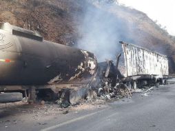 El chofer del trailer falleció calcinado en el lugar del choque. ESPECIAL / UEPCYBJ