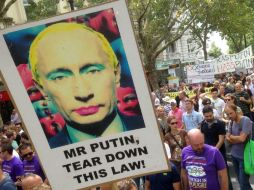 La controvertida ley ha generado manifestaciones alrededor del mundo. AP / ARCHIVO