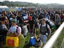 Los organizadores y la policía advirtieron a los visitantes que vengan ligeros de equipaje y que esperen controles de seguridad. AFP / Pilton