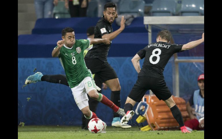 Los ánimos caldeados dieron lugar a choques físicos en el último tramo del partido en Sochi, en el que México ganó por 2-1. TWITTER / @miseleccionmx