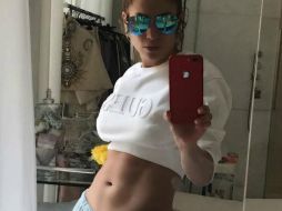La foto fue aplaudida por sus seguidores, quienes elogiaron su cuerpo. INSTAGRAM / jlo
