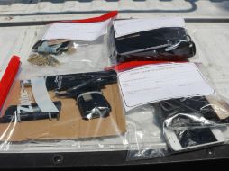 A los detenidos también les aseguraron gorras y playeras que traían al interior del vehículo. ESPECIAL / Policía de Zapopan