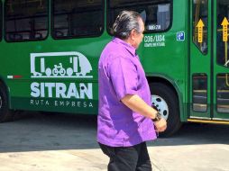 Servando Sepúlveda recorrió patios de encierro, talleres y almacenes donde se equipan los autobuses. TWITTER / @ServandoSE