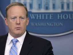 'Creo que hay muchas preguntas que necesitan respuesta sobre quién supo qué y cuándo'. Sean Spicer, portavoz de la Casa Blanca. EFE / S. Thew