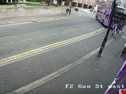 El hecho ocurrió en la ciudad de Reading, en Reino Unido. YOUTUBE / PhuKenh