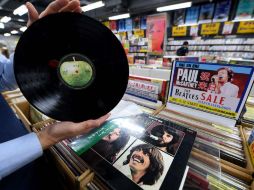 El vinilo vive un renacimiento gracias a las ventas de álbumes de segunda mano y a los nuevos lanzamientos en este soporte. AFP / T. Kitamura