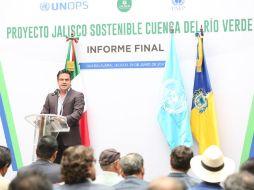 Sandoval Díaz prometió a los habitantes de Temacapulín, Acasico y Palmarejo que garantizarán su reubicación. ESPECIAL / Aristóteles Sandoval