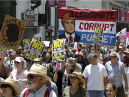 En Los Ángeles, unas 10 mil personas mostraron su rechazo hacia Trump. EFE / M. Nelson